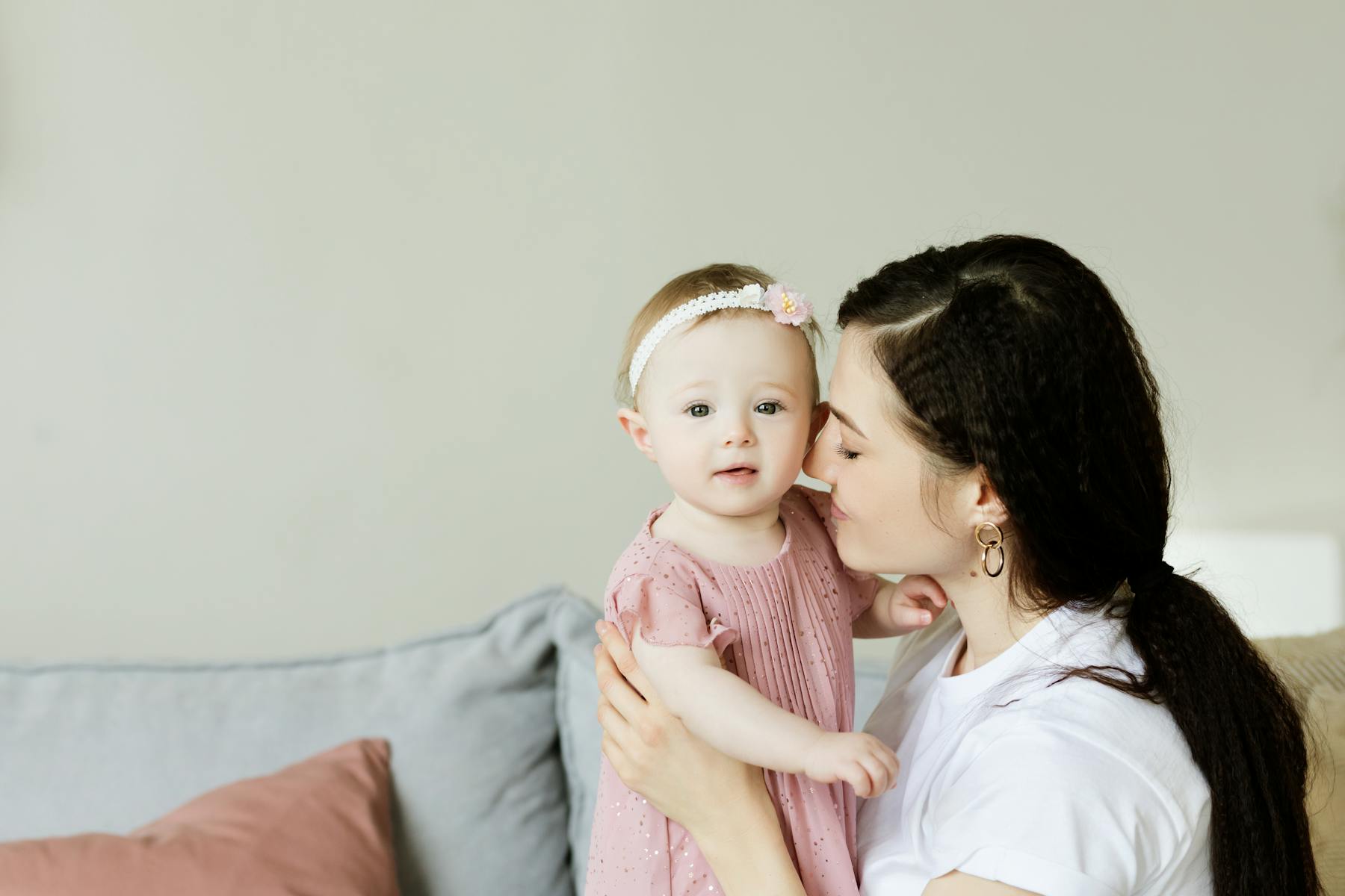 Mãe e bebê em fotografia afetiva de família